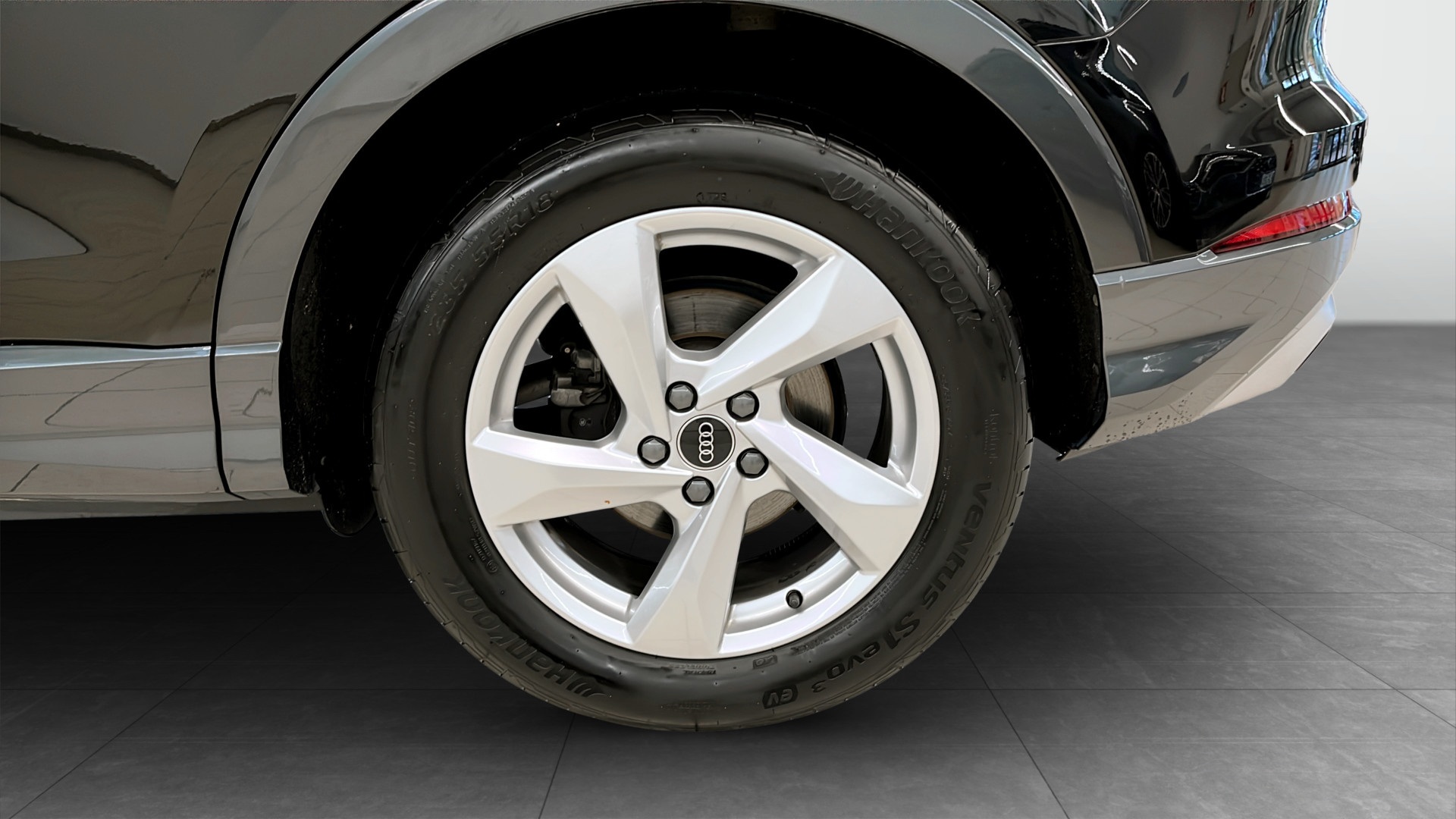 Audi Q3 WCD08D