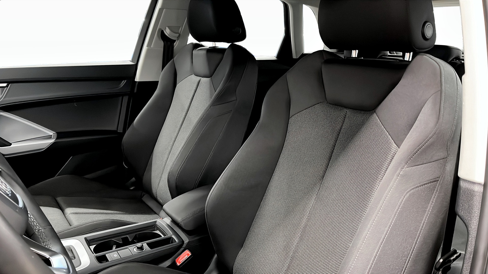 Audi Q3 WCD08D