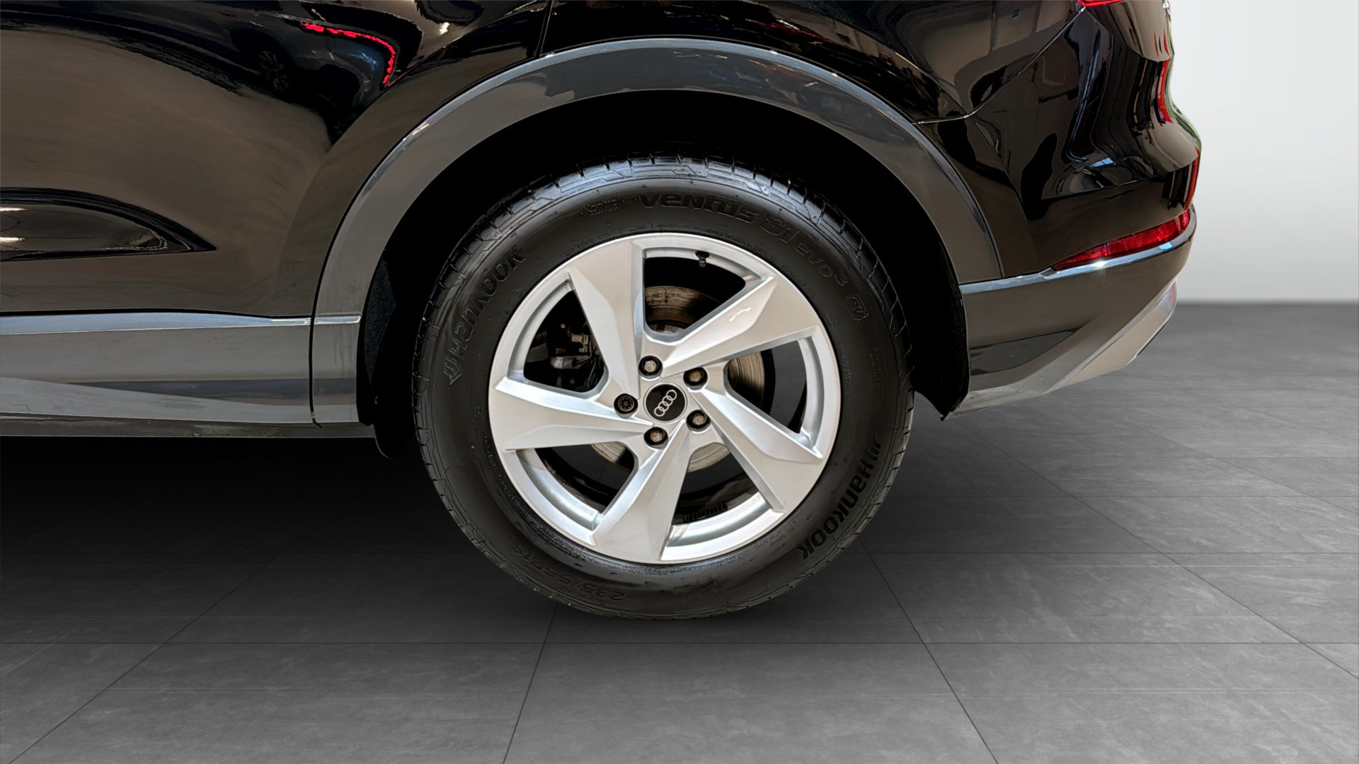 Audi Q3 WCE34U