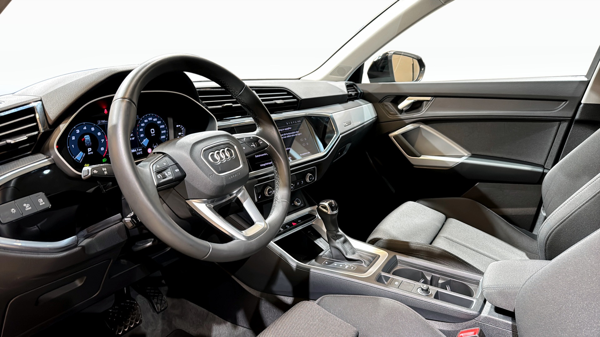 Audi Q3 WCE34U