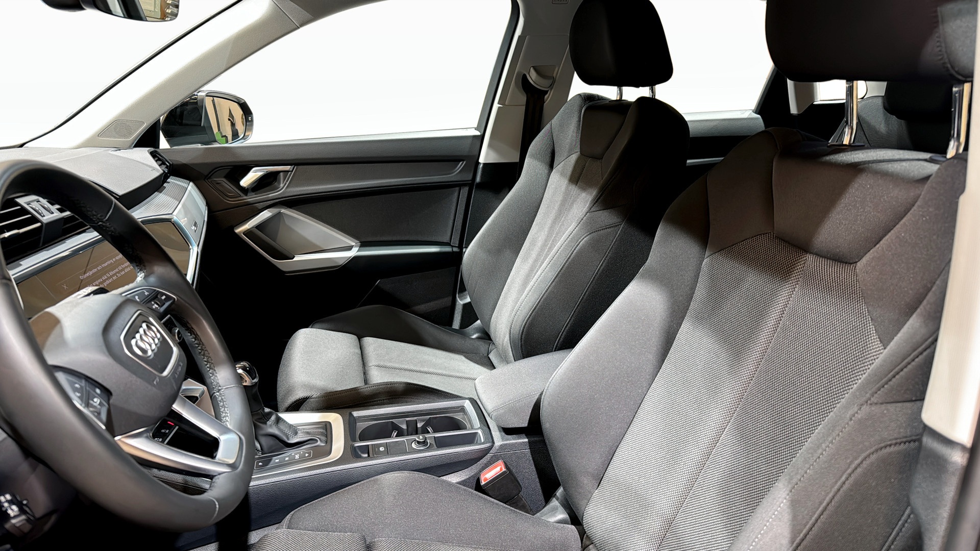 Audi Q3 WCE34U