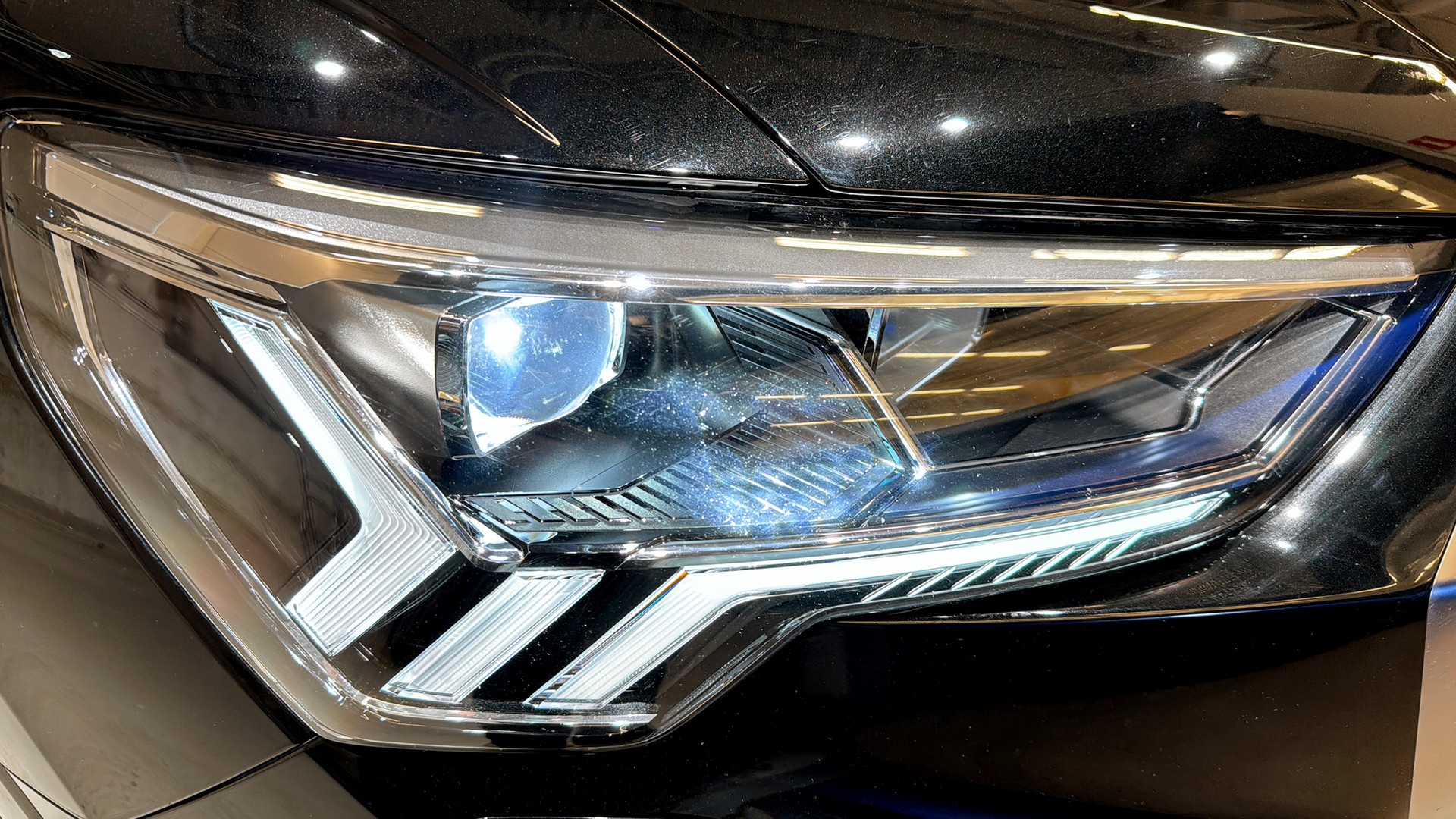 Audi Q3 WCE34U