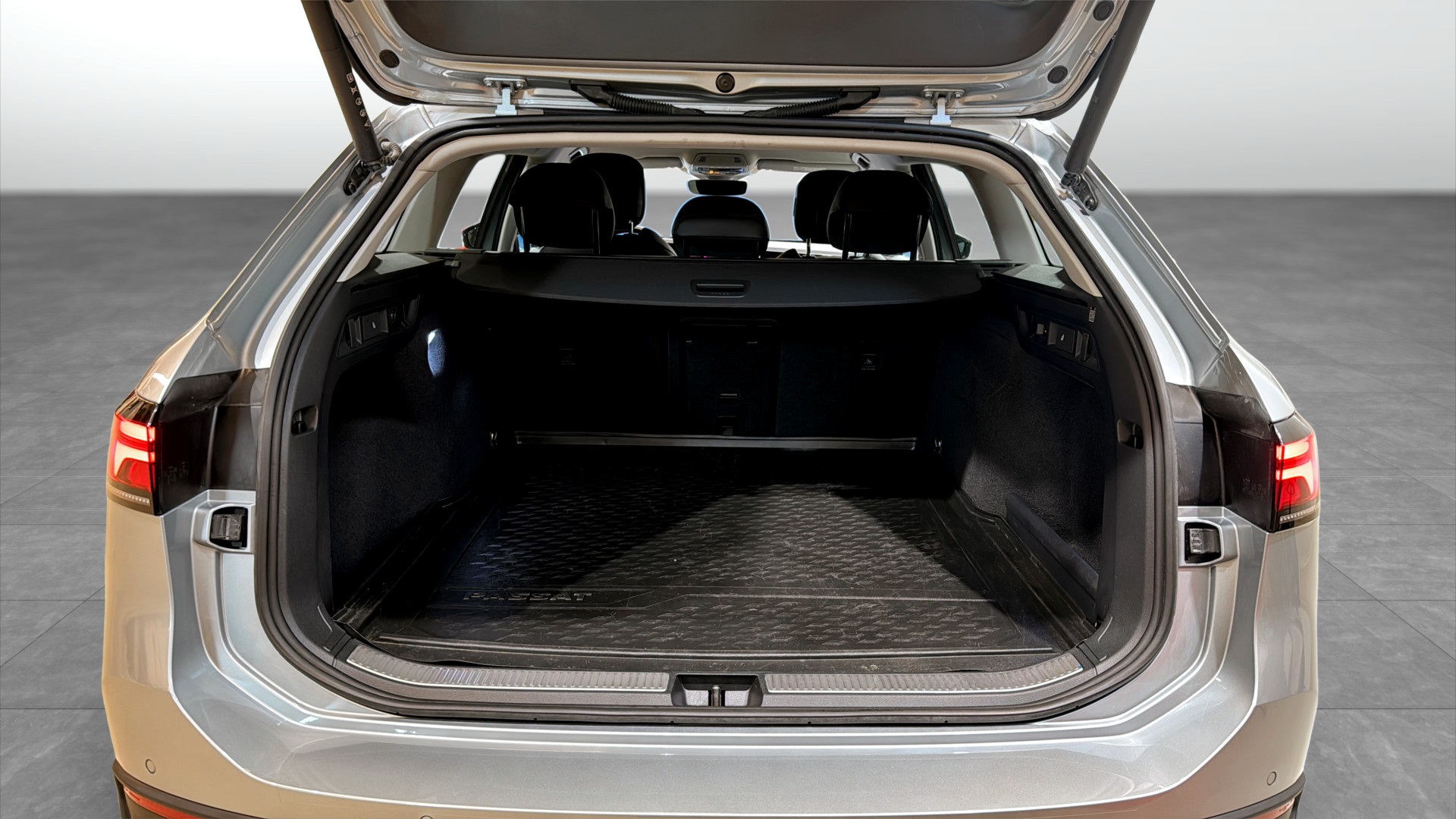 Volkswagen Passat Sportscombi WCF45R