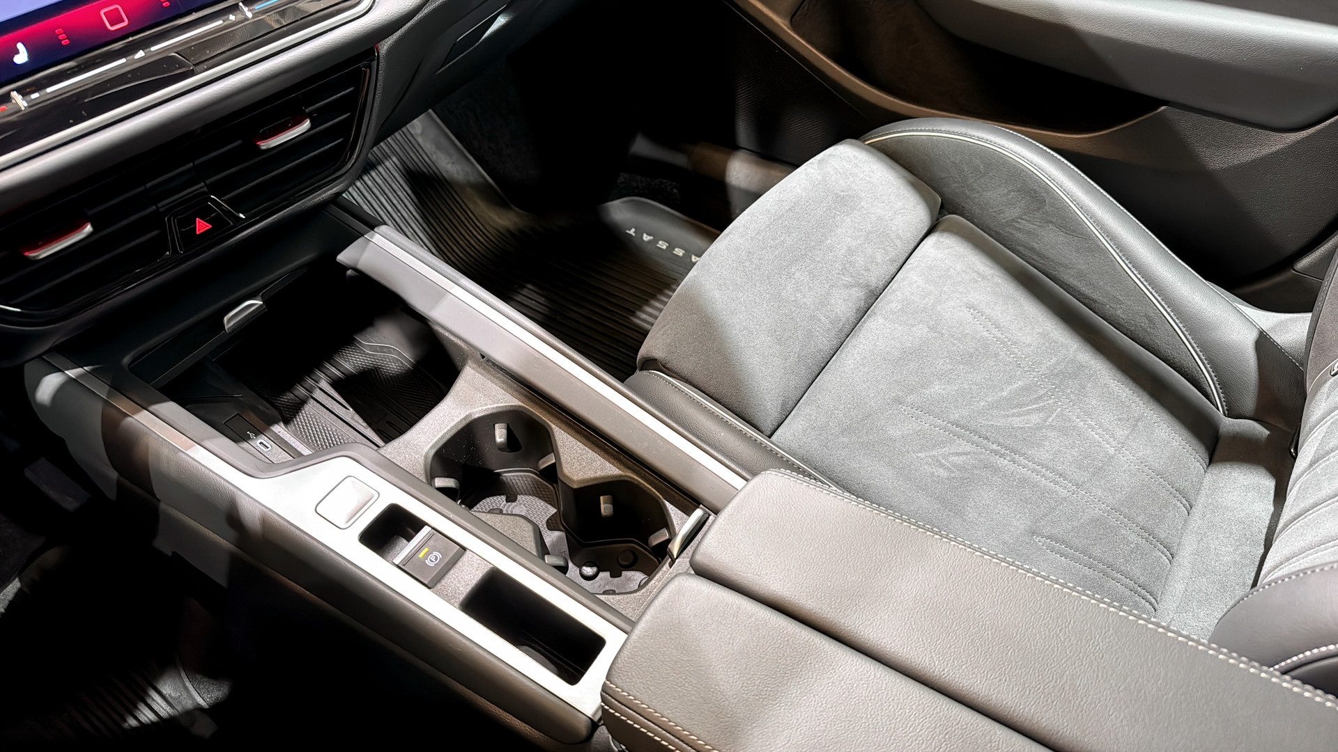 Volkswagen Passat Sportscombi WCF45R