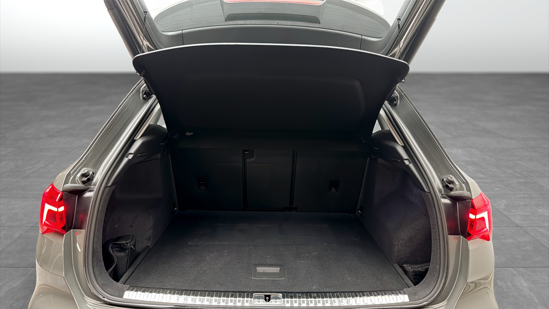 Audi Q3 WCF46D