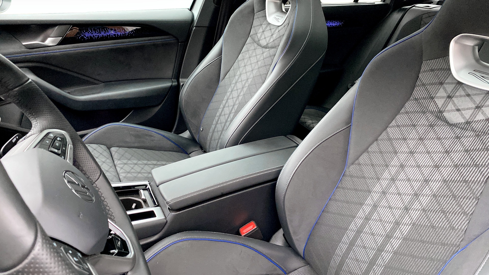 Volkswagen Passat WCF52D