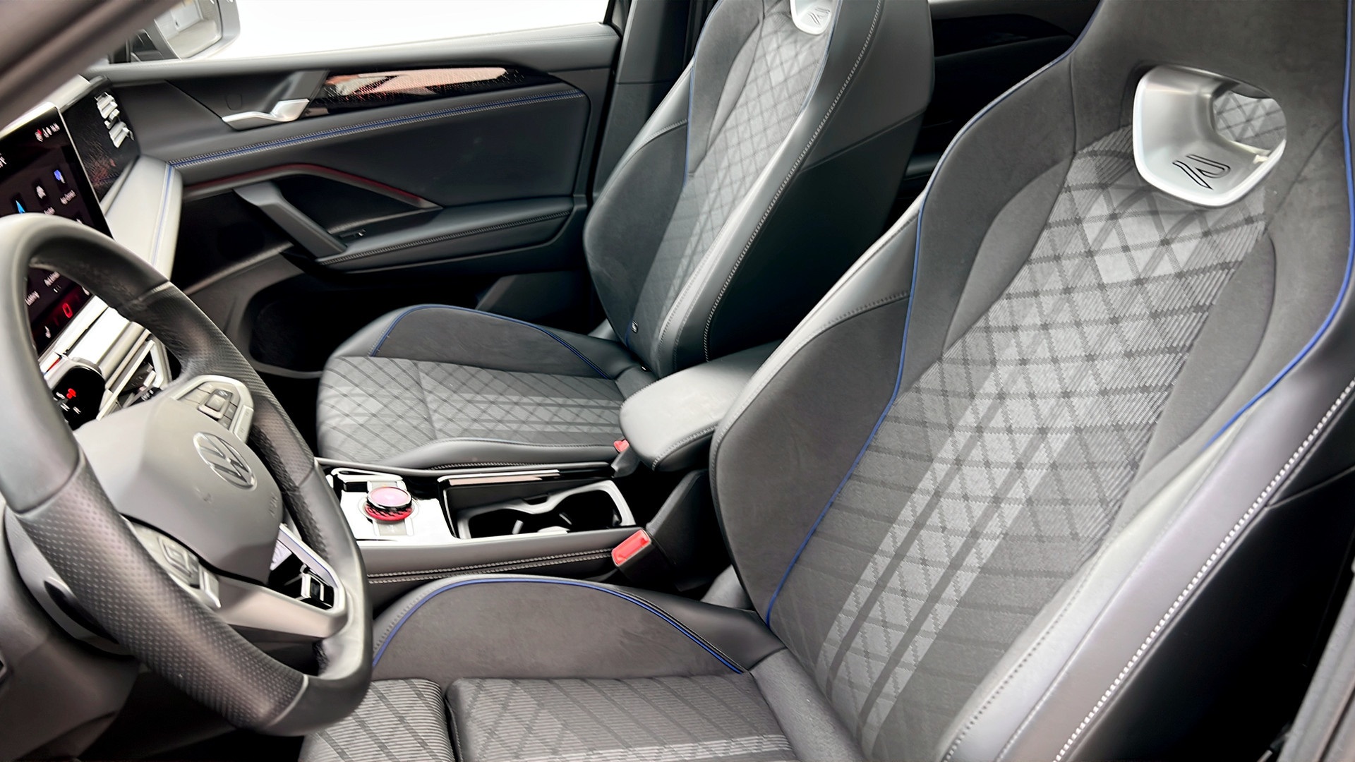 Volkswagen Tiguan WCG90J