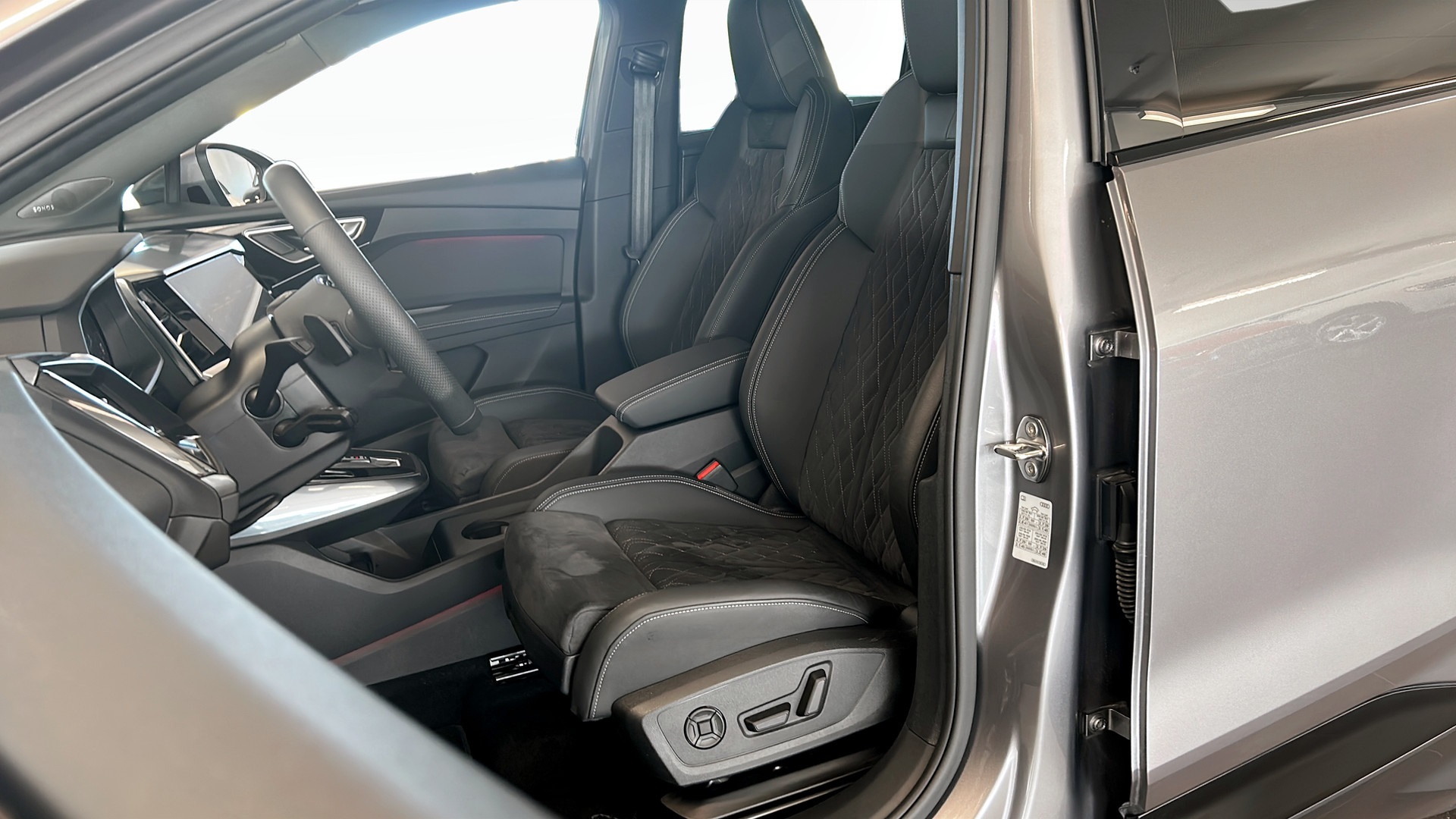 Audi Q4 e-tron WCN44M