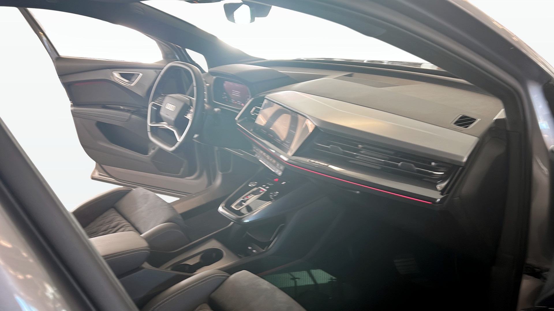 Audi Q4 e-tron WCN44M