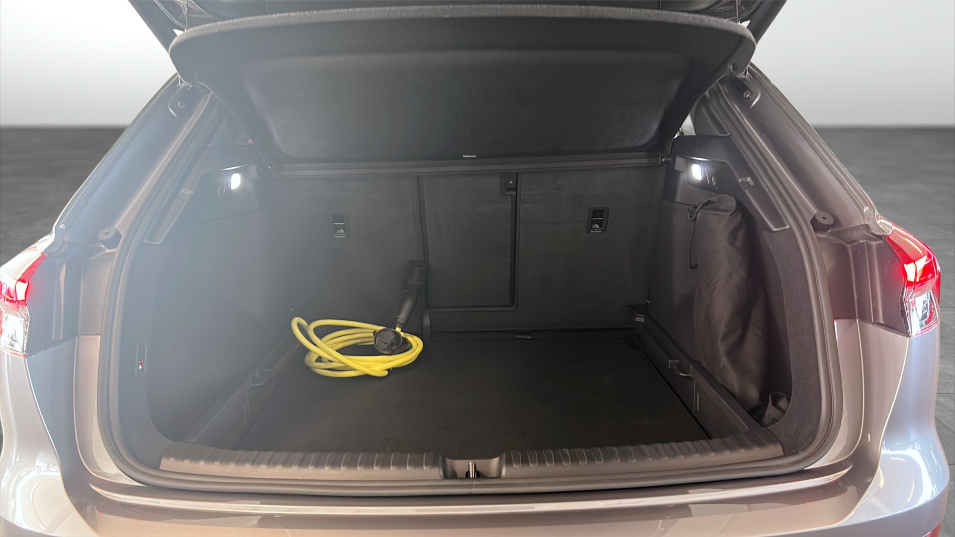 Audi Q4 e-tron WCN44M