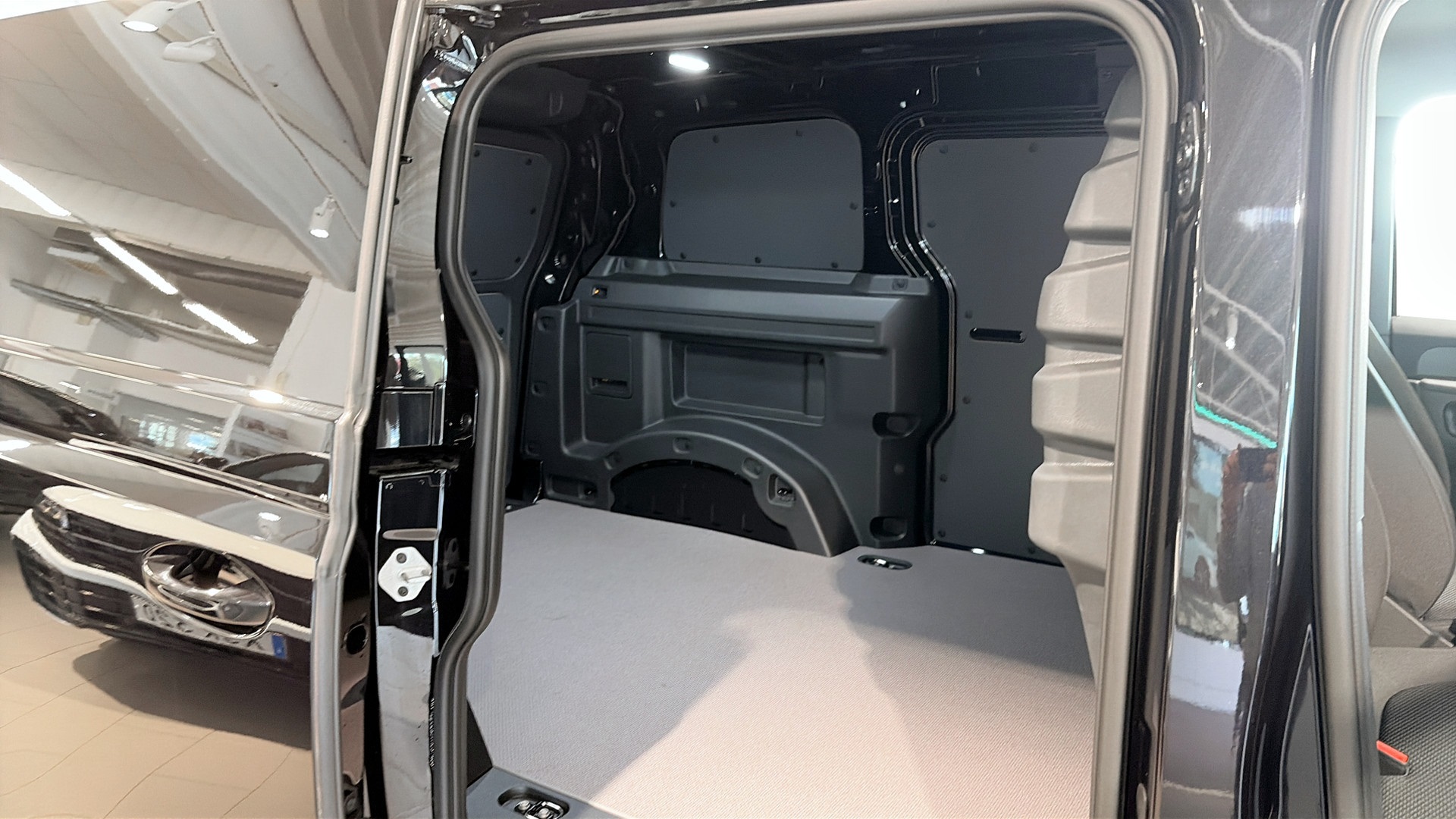 Volkswagen ID. Buzz Cargo WCZ91S