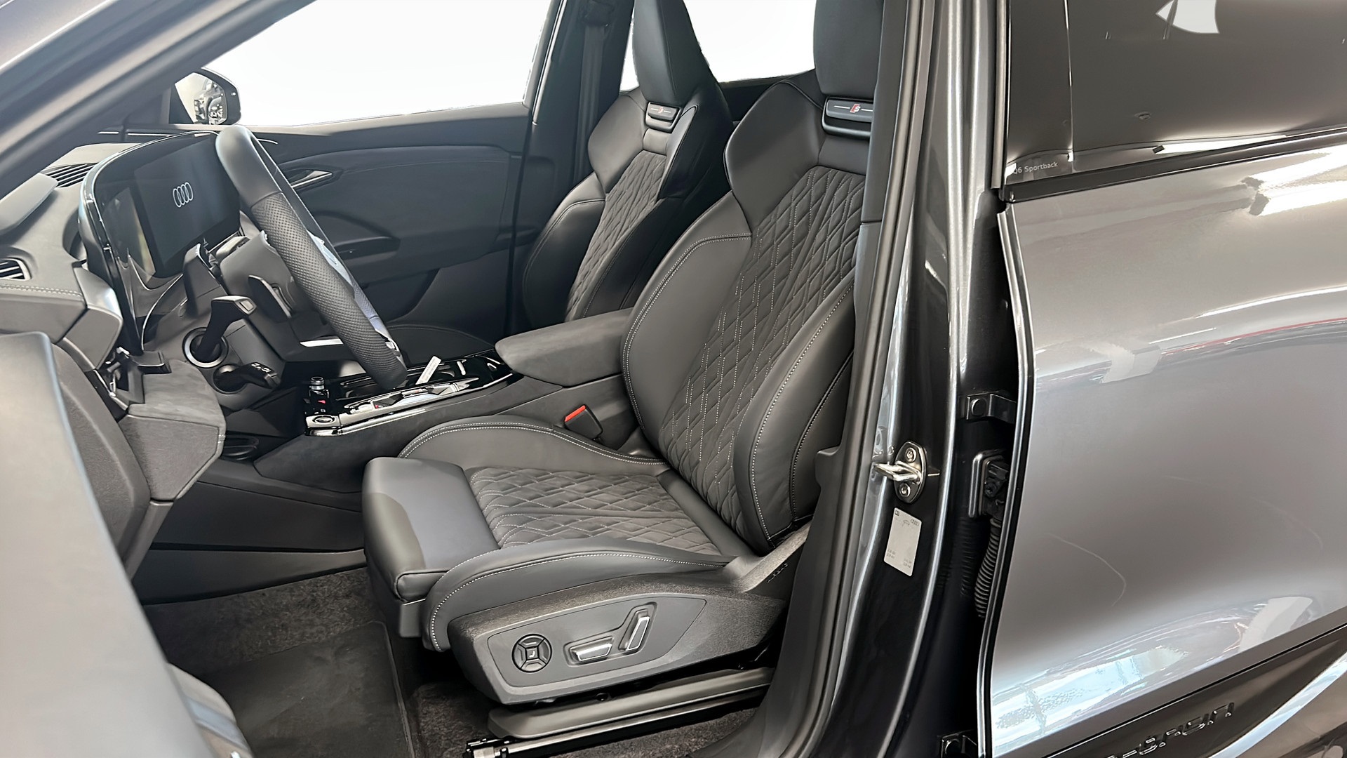 Audi Q6 e-tron WDE27L