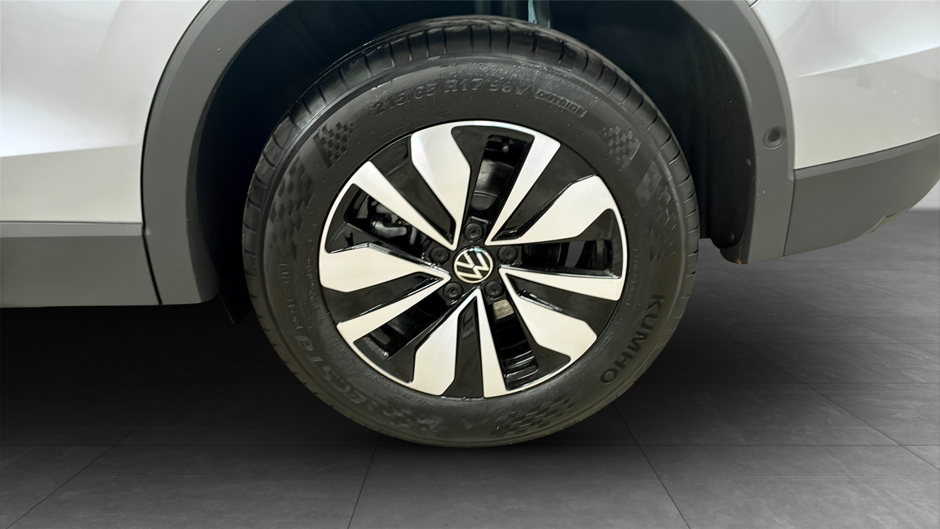 Volkswagen Tiguan WDF97M