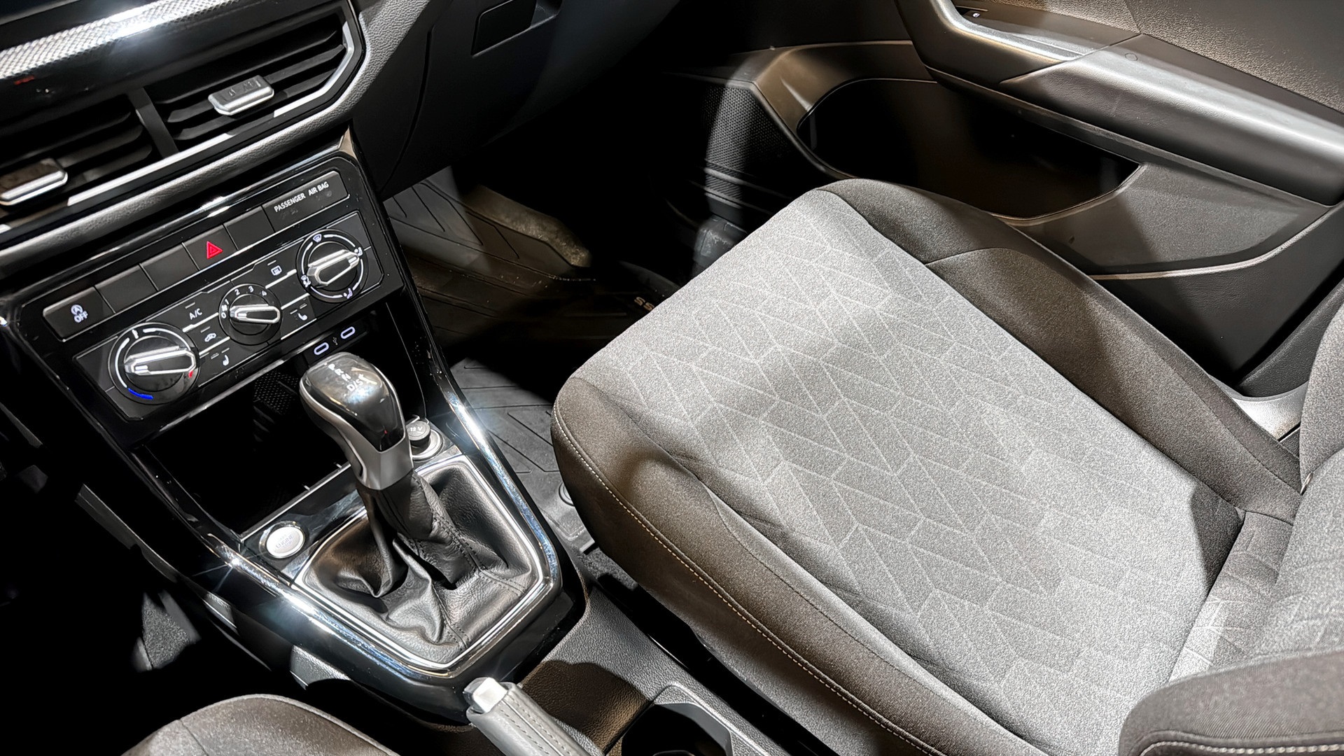 Volkswagen T-Cross WFF48S