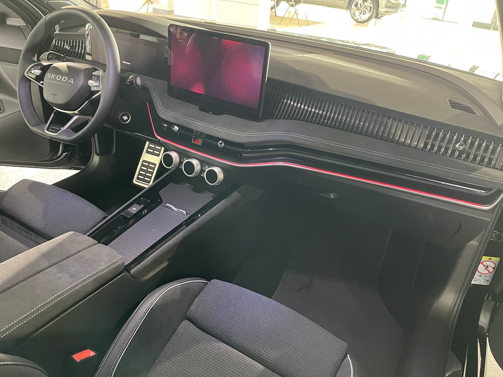 Skoda Superb WFM22K