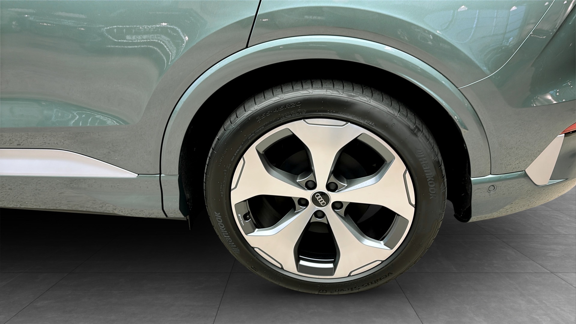 Audi Q4 e-tron WJB83D