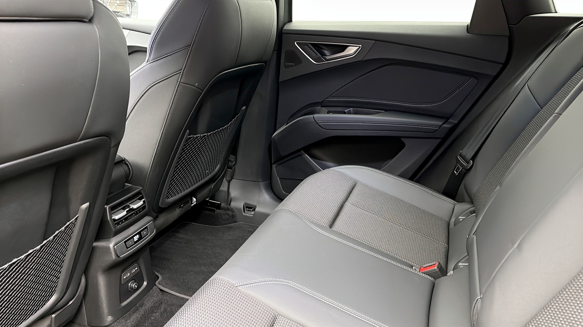 Audi Q4 e-tron WJB83D