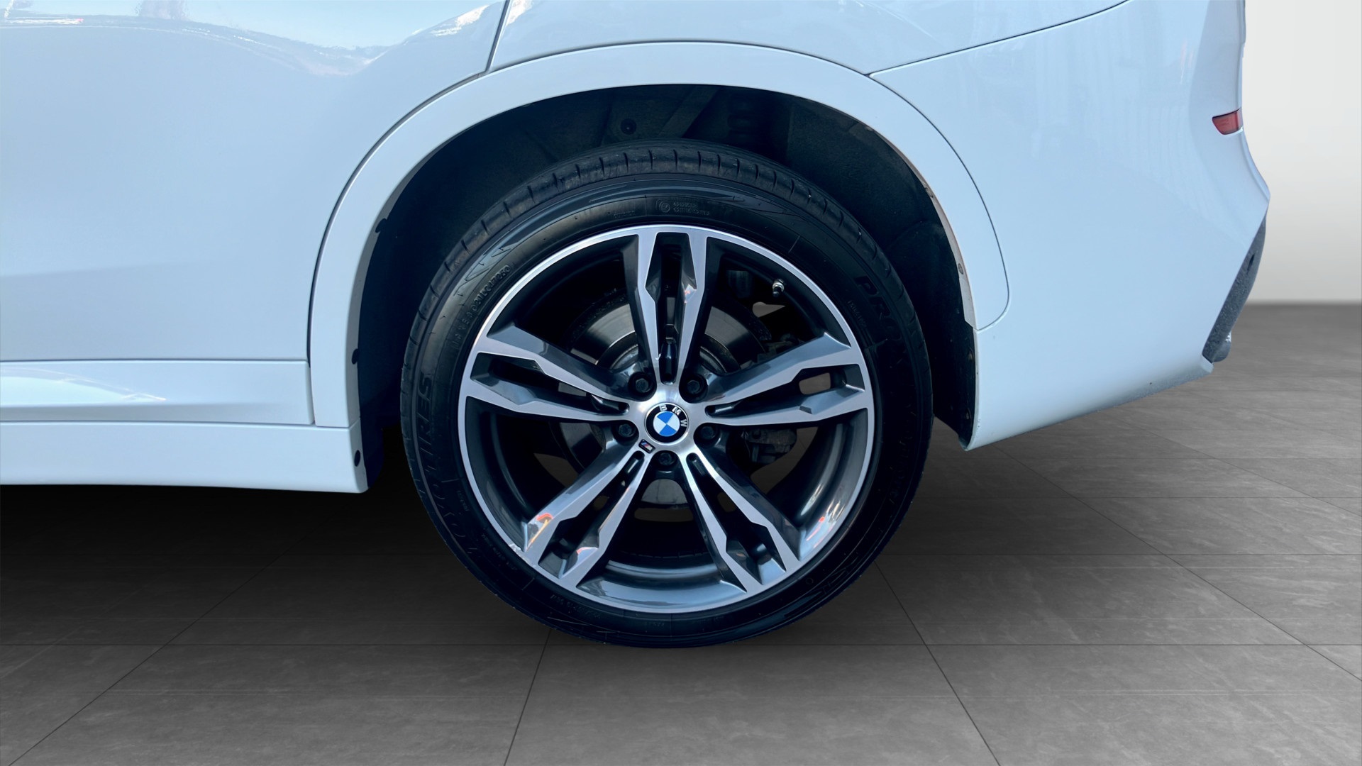 BMW X1 WJR49P
