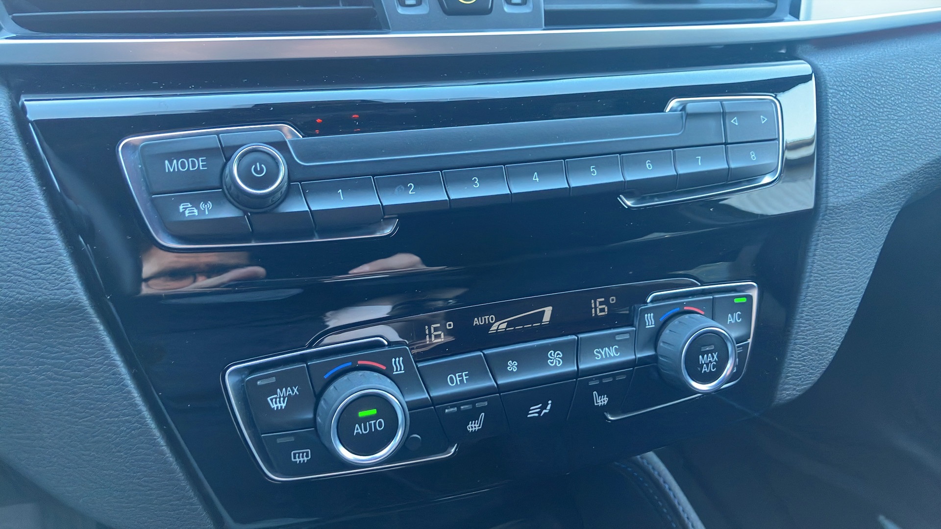BMW X1 WJR49P