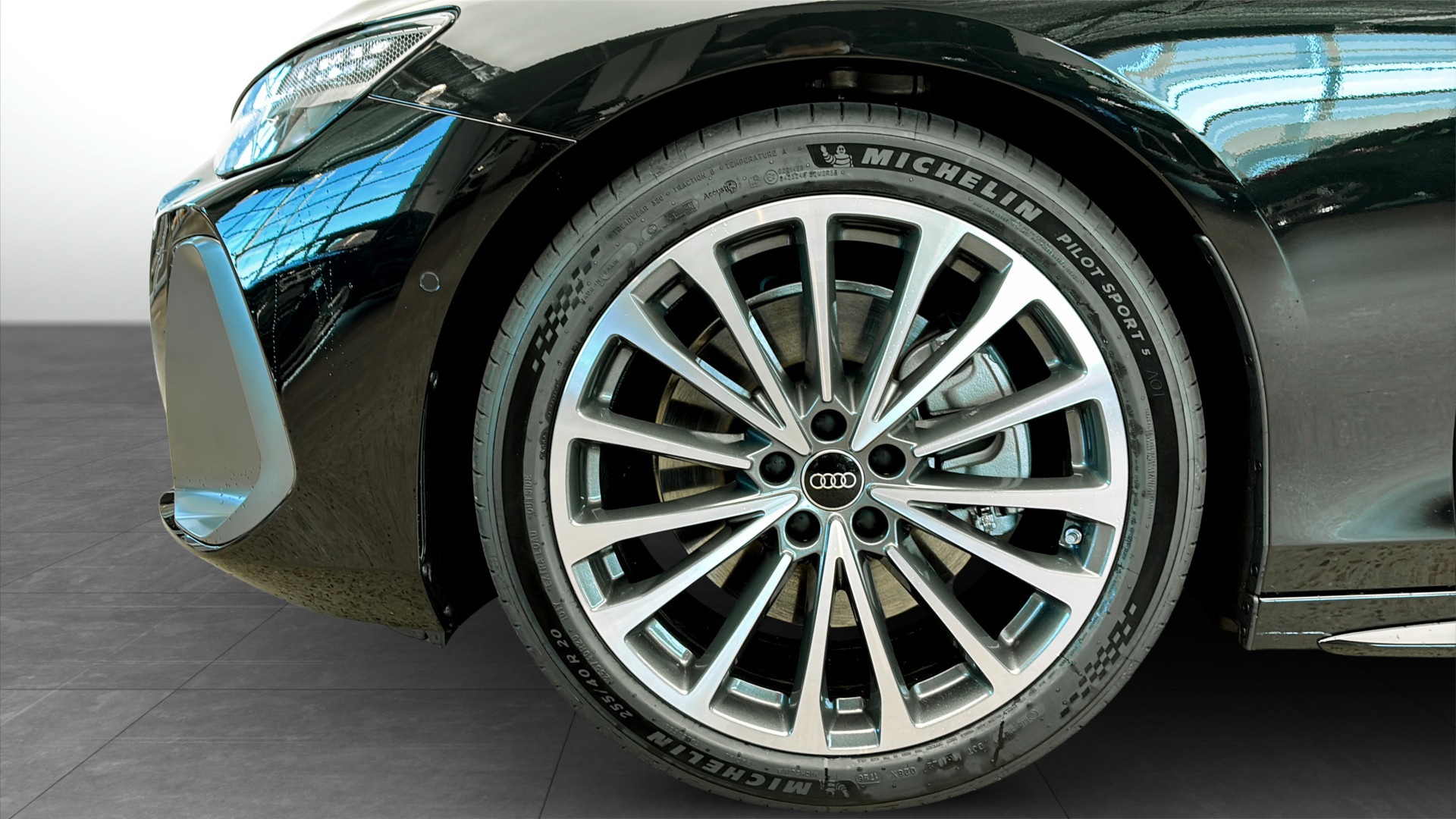 Audi A6 Avant WKM86P