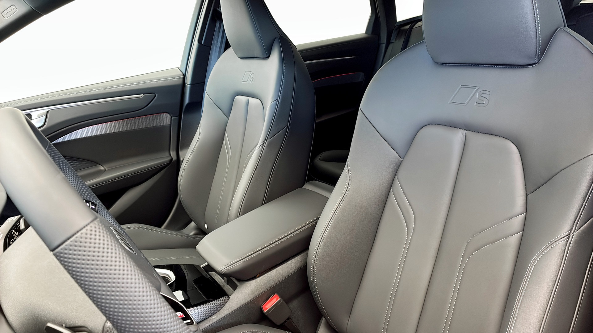Audi A6 Avant WKM86P