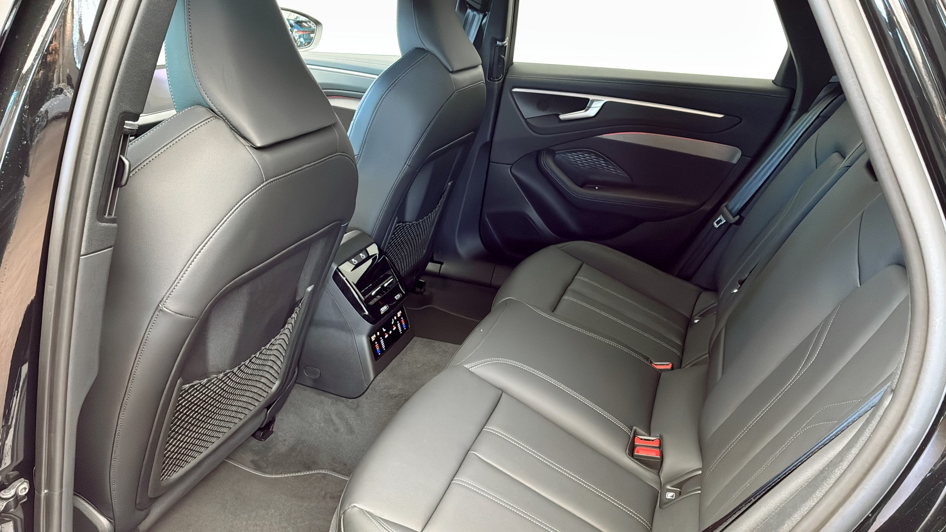 Audi A6 Avant WKM86P