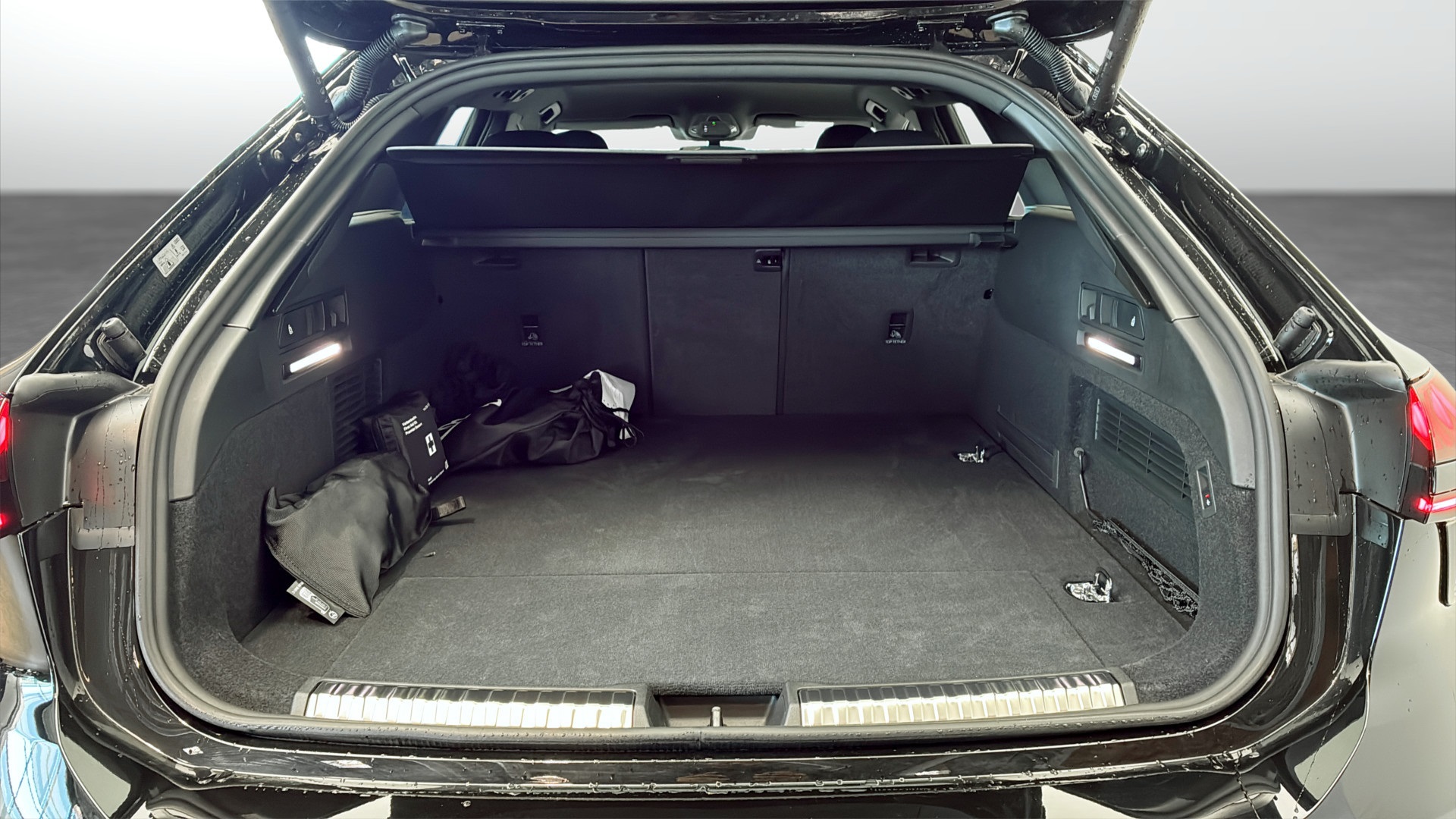 Audi A6 Avant WKM86P