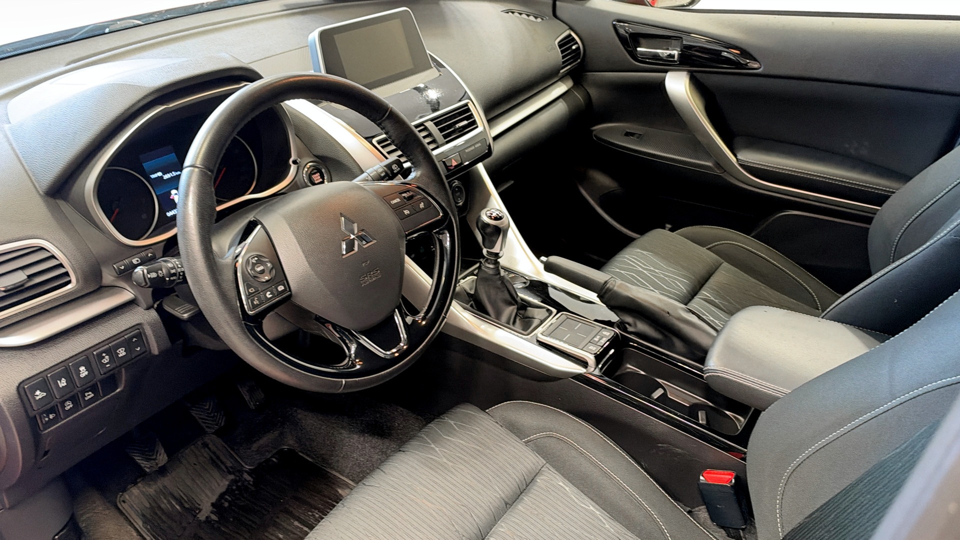 Mitsubishi Eclipse Cross WLE082