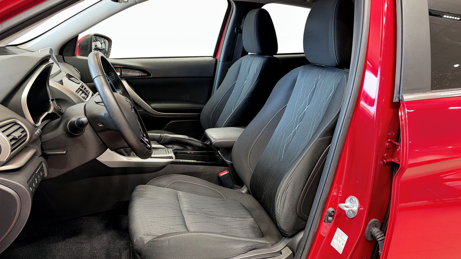 Mitsubishi Eclipse Cross WLE082