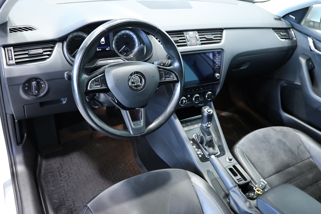 Skoda Octavia Combi WOB49C
