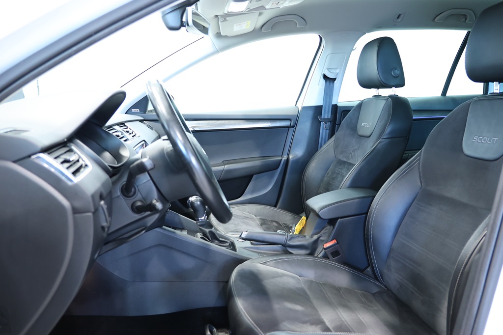 Skoda Octavia Combi WOB49C