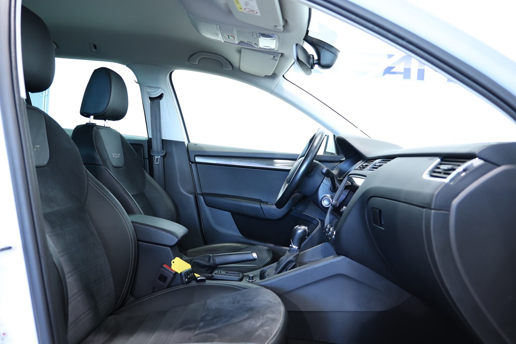 Skoda Octavia Combi WOB49C