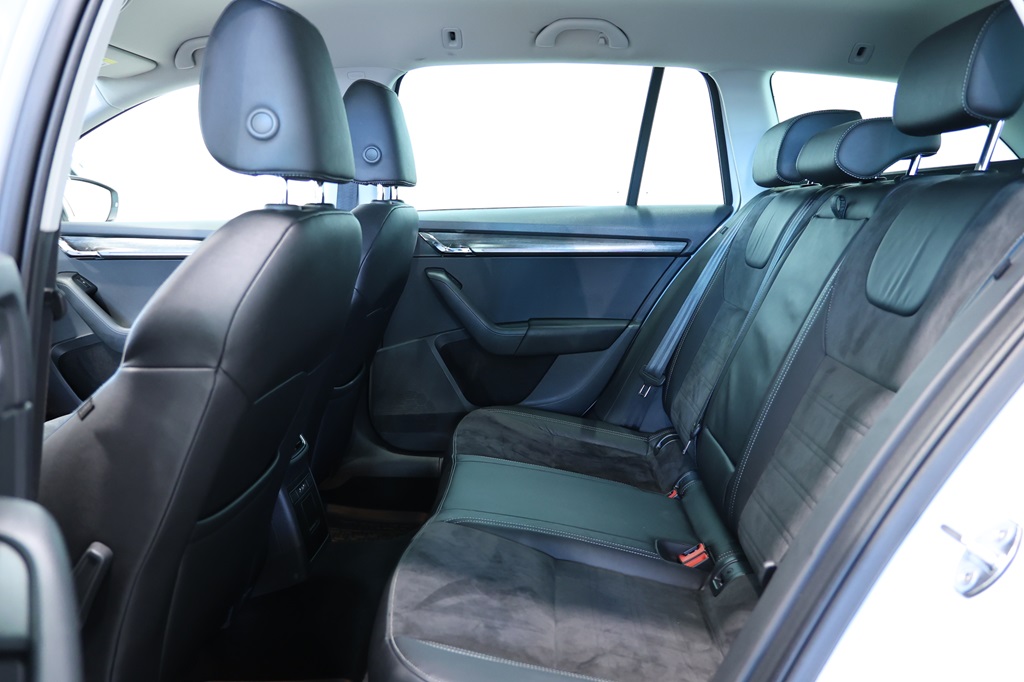 Skoda Octavia Combi WOB49C