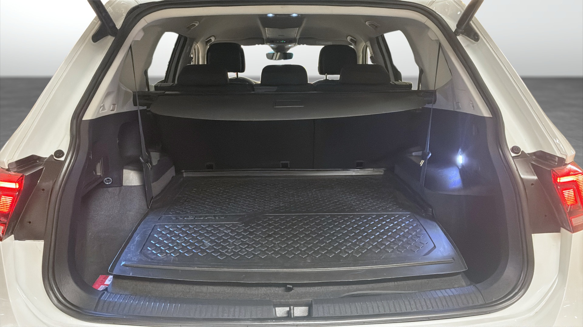 Volkswagen Tiguan Allspace WRM214
