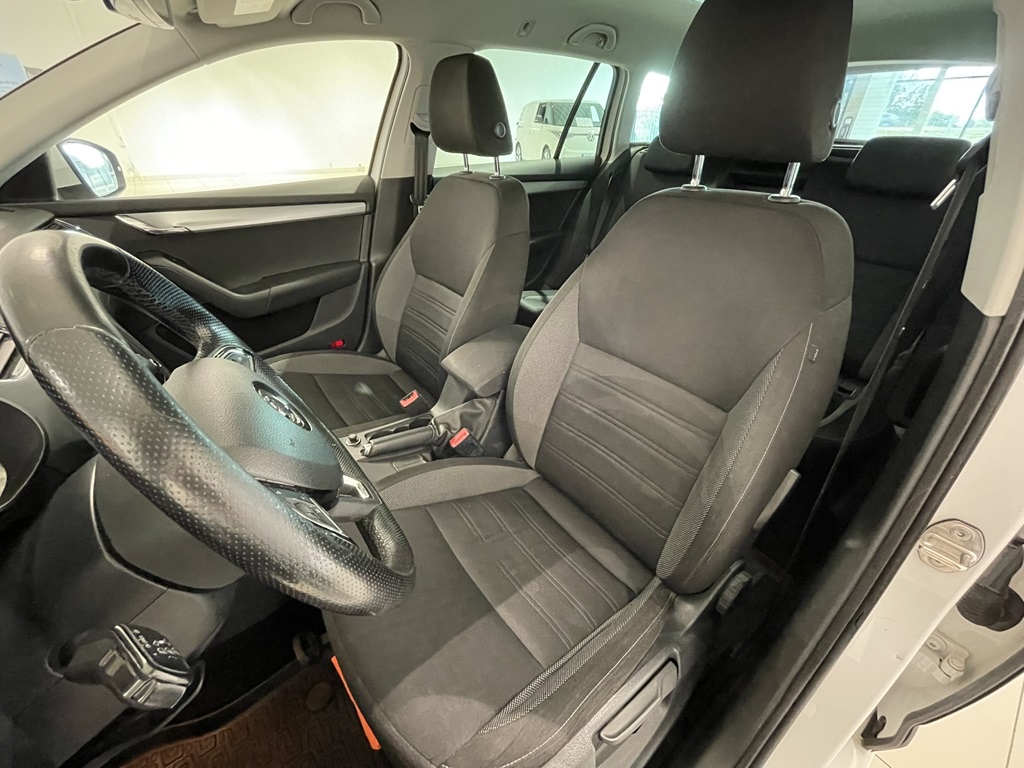 Skoda Octavia Combi WRO231