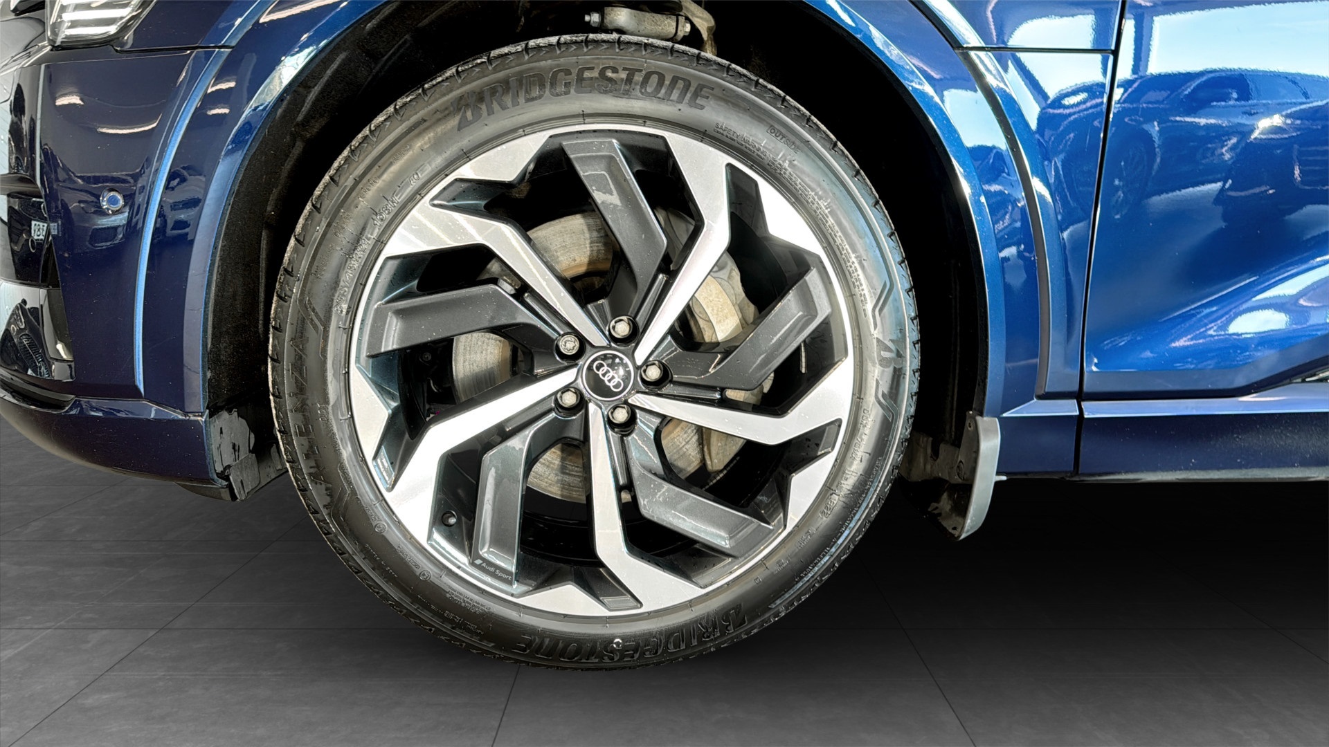Audi e-tron WUF296