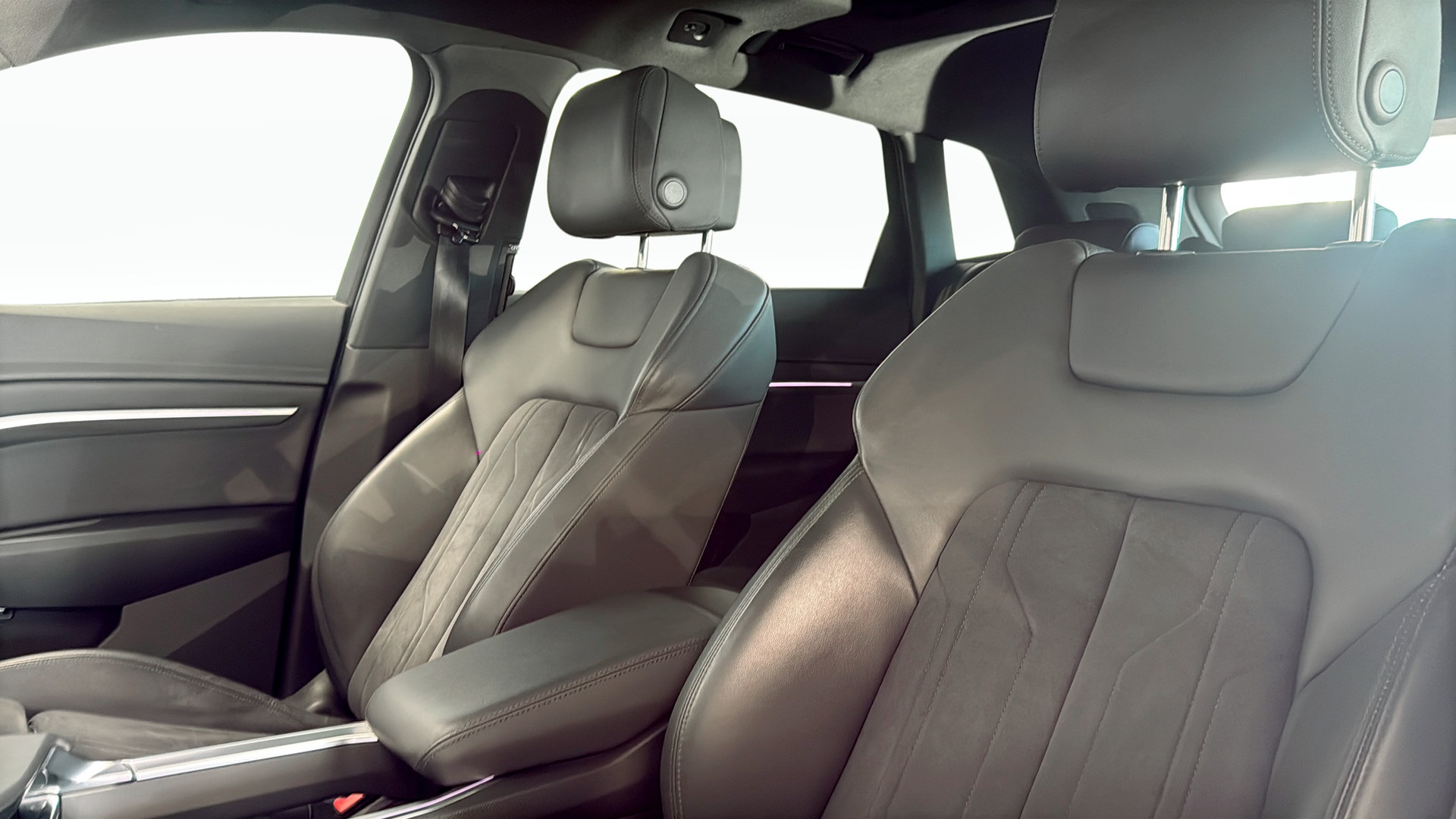 Audi e-tron WUF296
