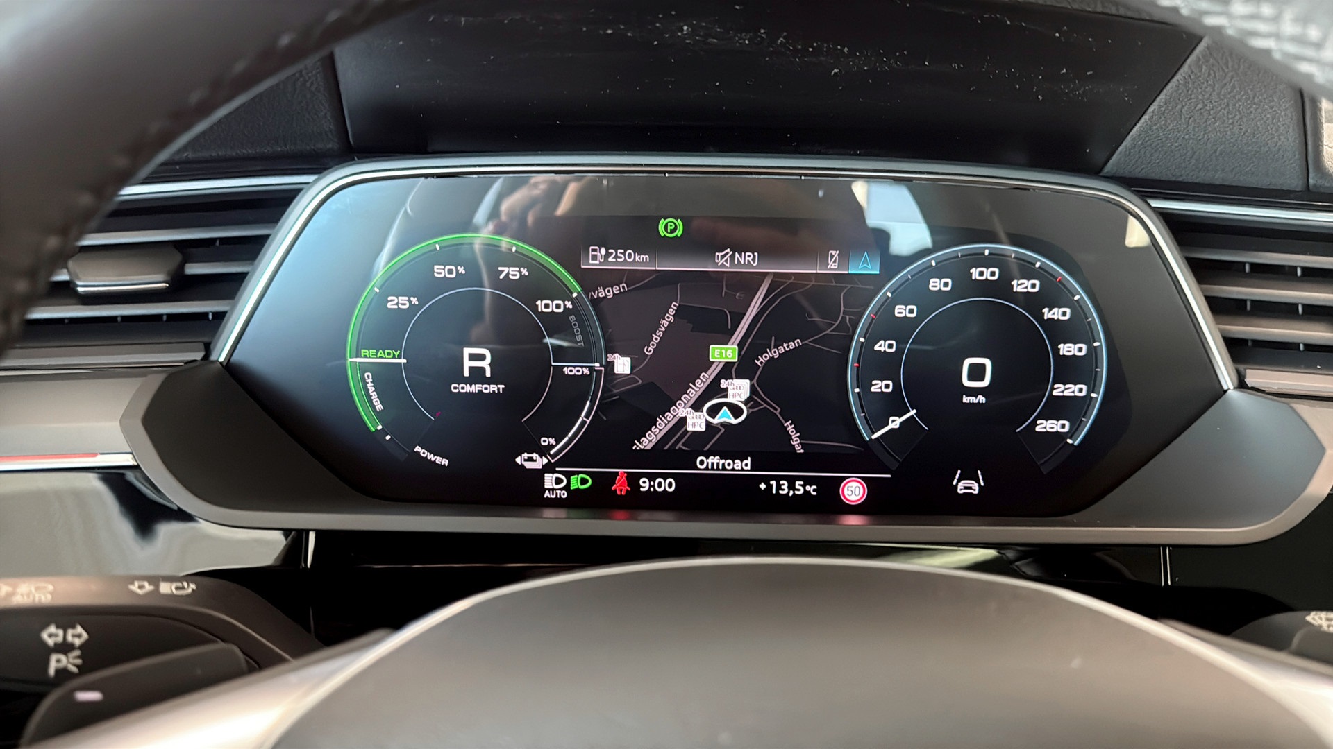 Audi e-tron WUF296