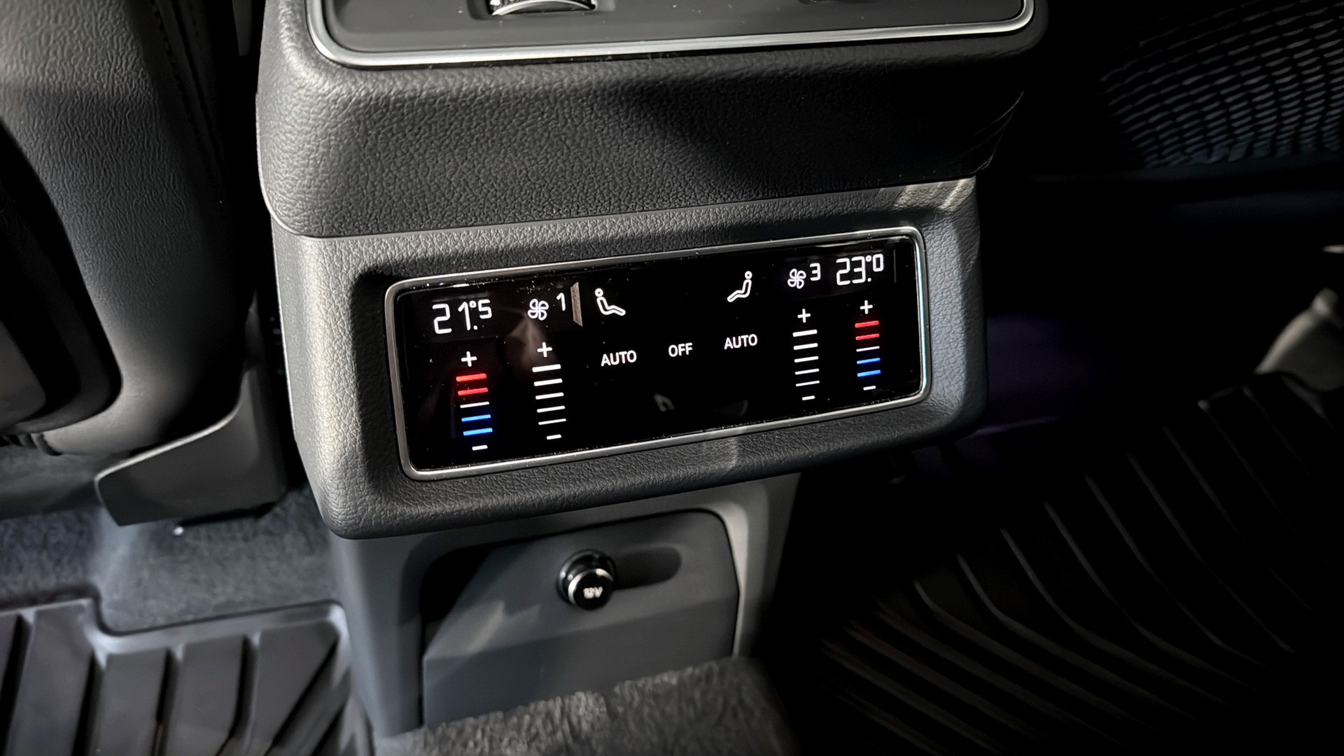 Audi e-tron WUF296