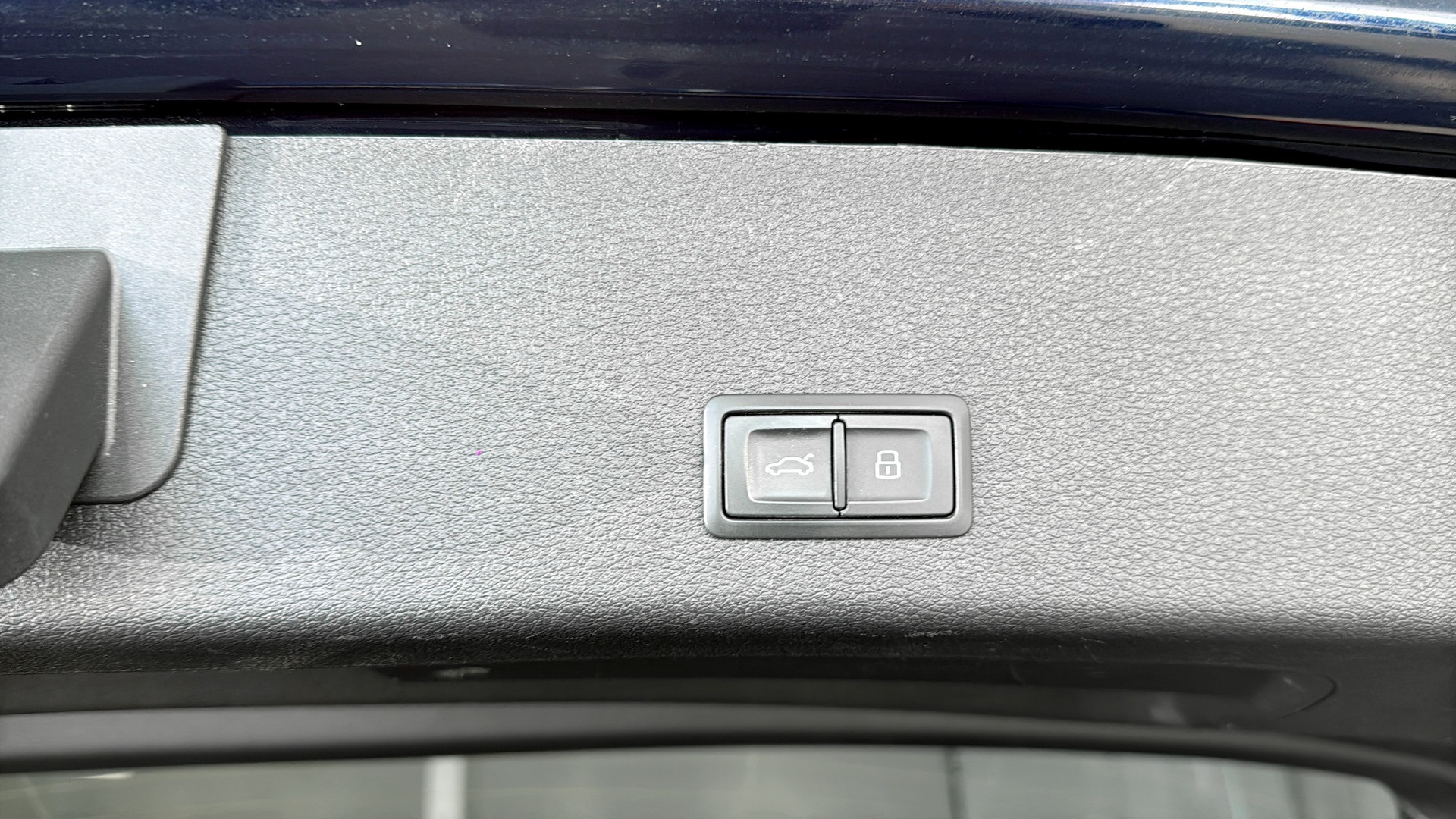 Audi e-tron WUF296
