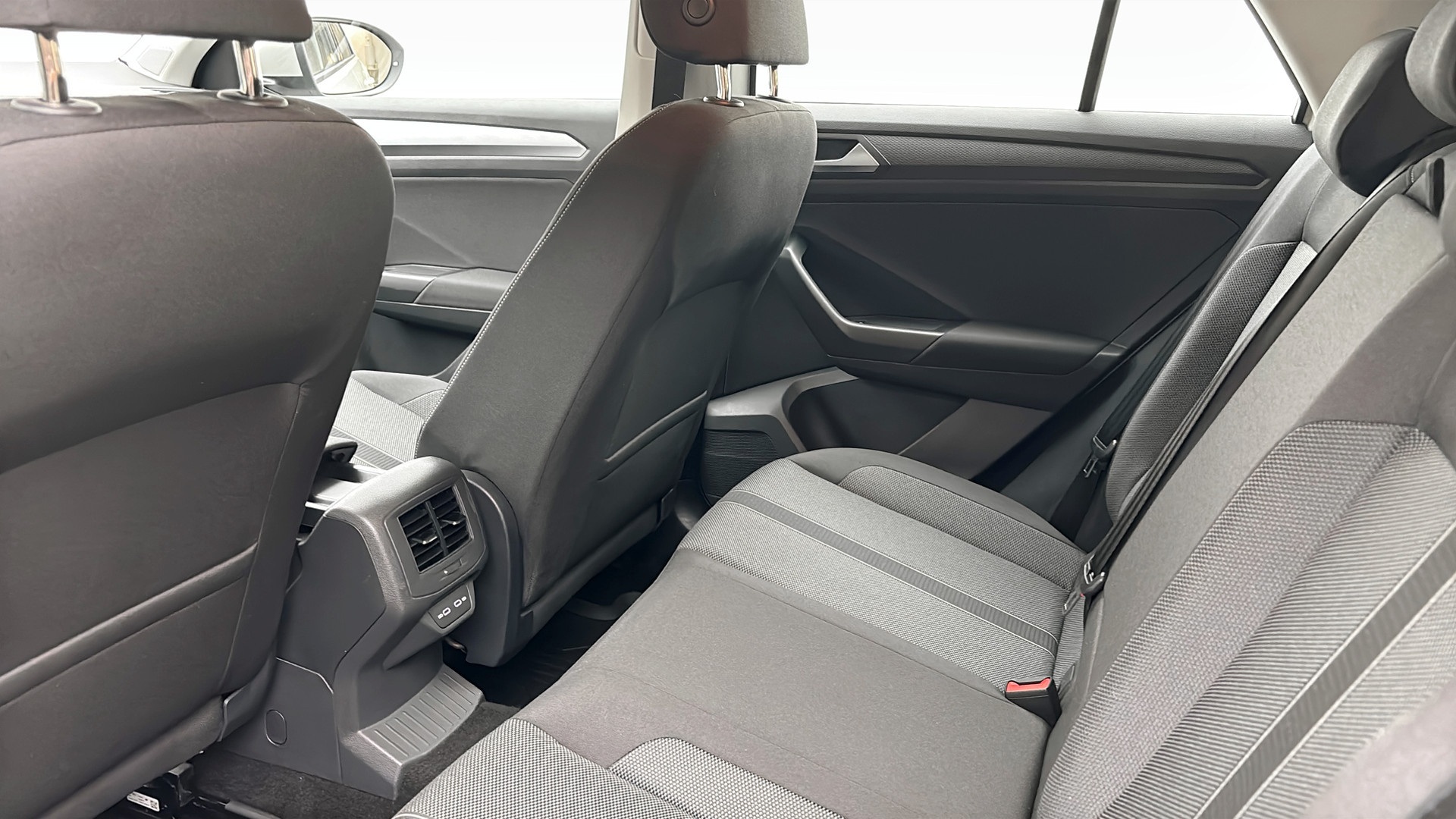 Volkswagen T-Roc WWA26T