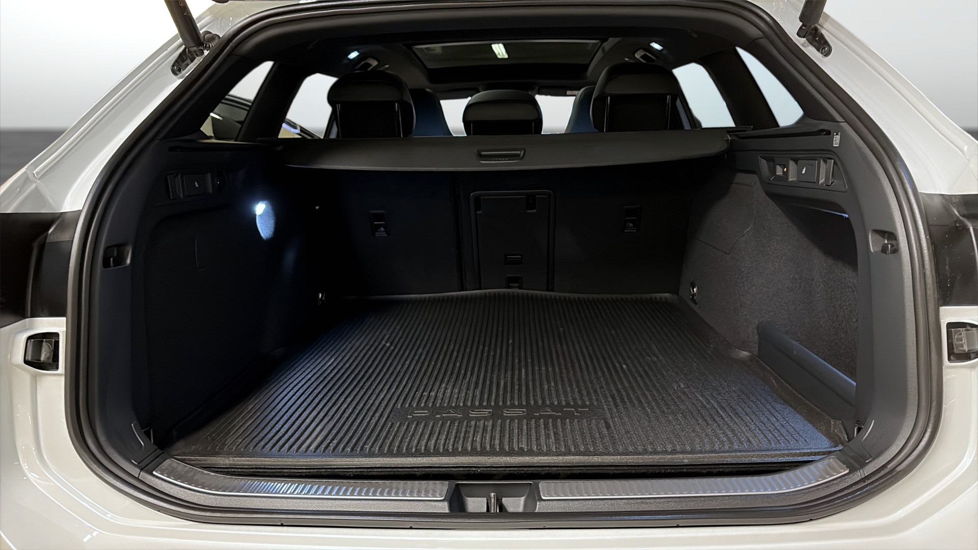 Volkswagen Passat WWG86L