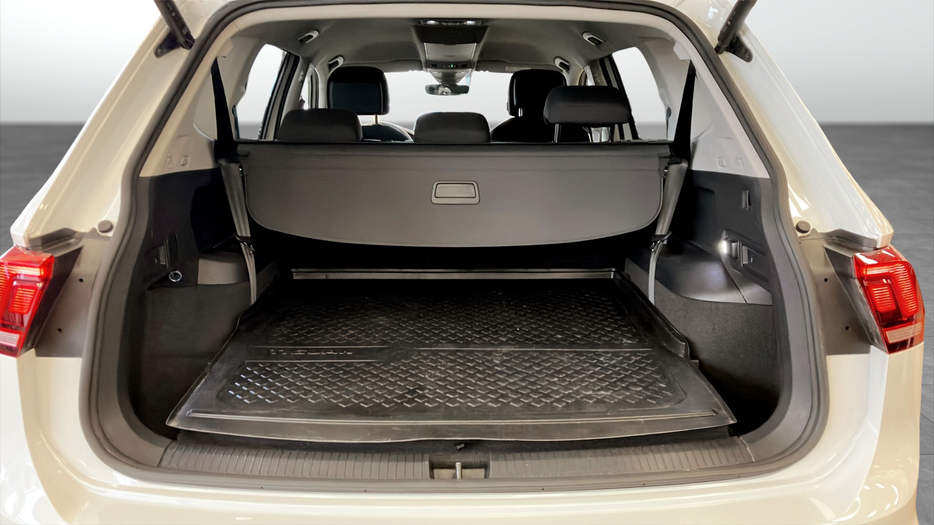 Volkswagen Tiguan Allspace WZF84K