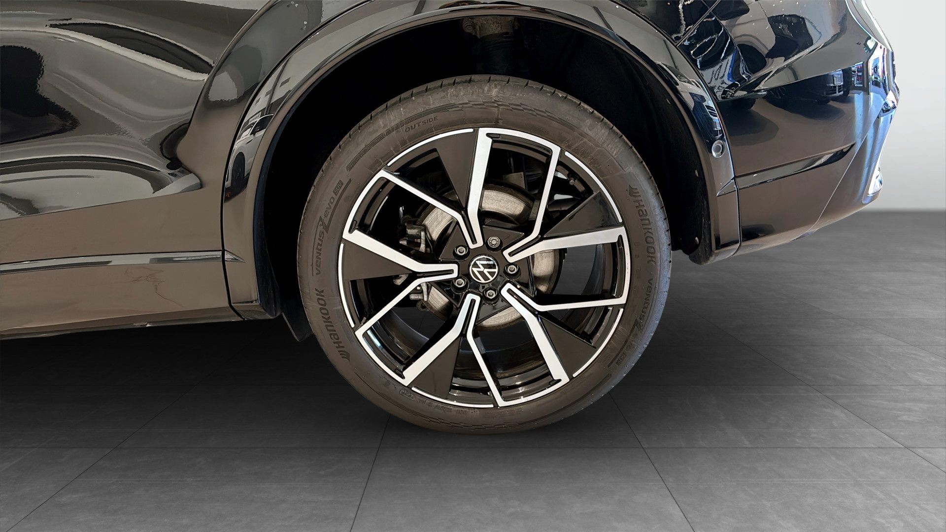 Volkswagen Tiguan WZN84P