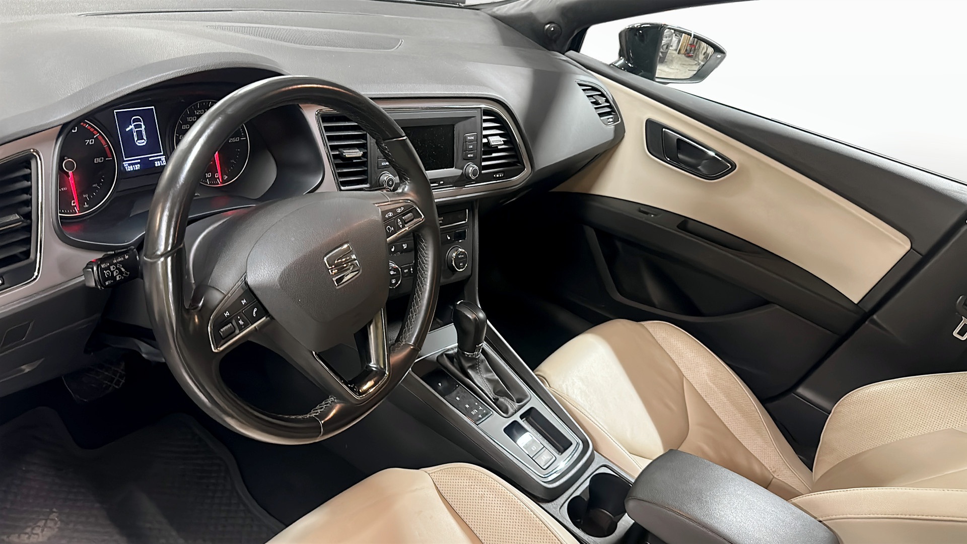 SEAT Leon XBZ459