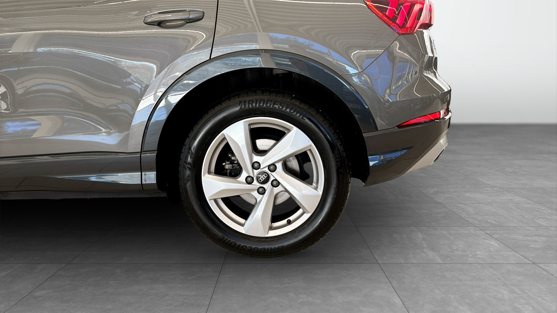 Audi Q3 XDM59X