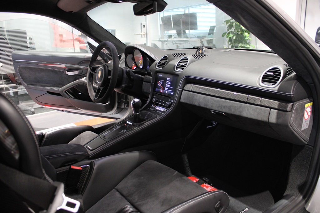 Porsche 718 Cayman XFE81T