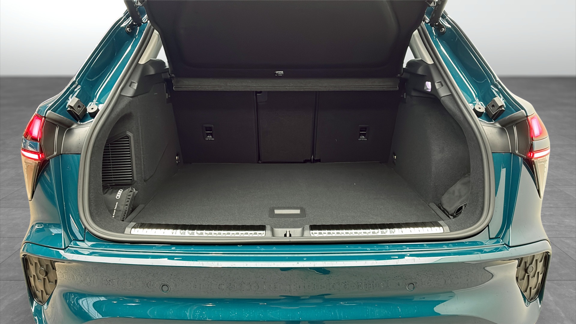 Audi Q3 XFU59L