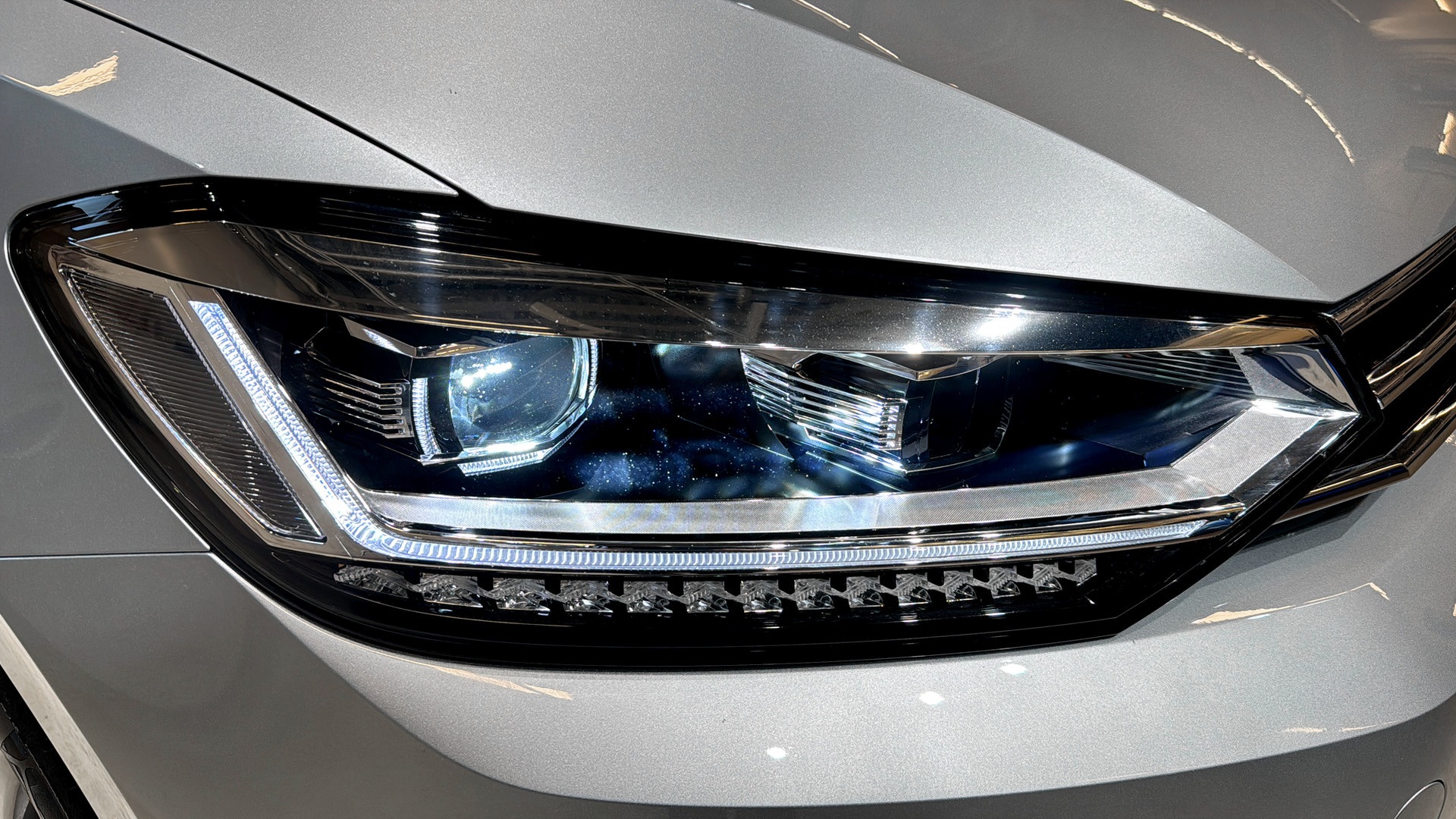 Volkswagen Touran XGE11T