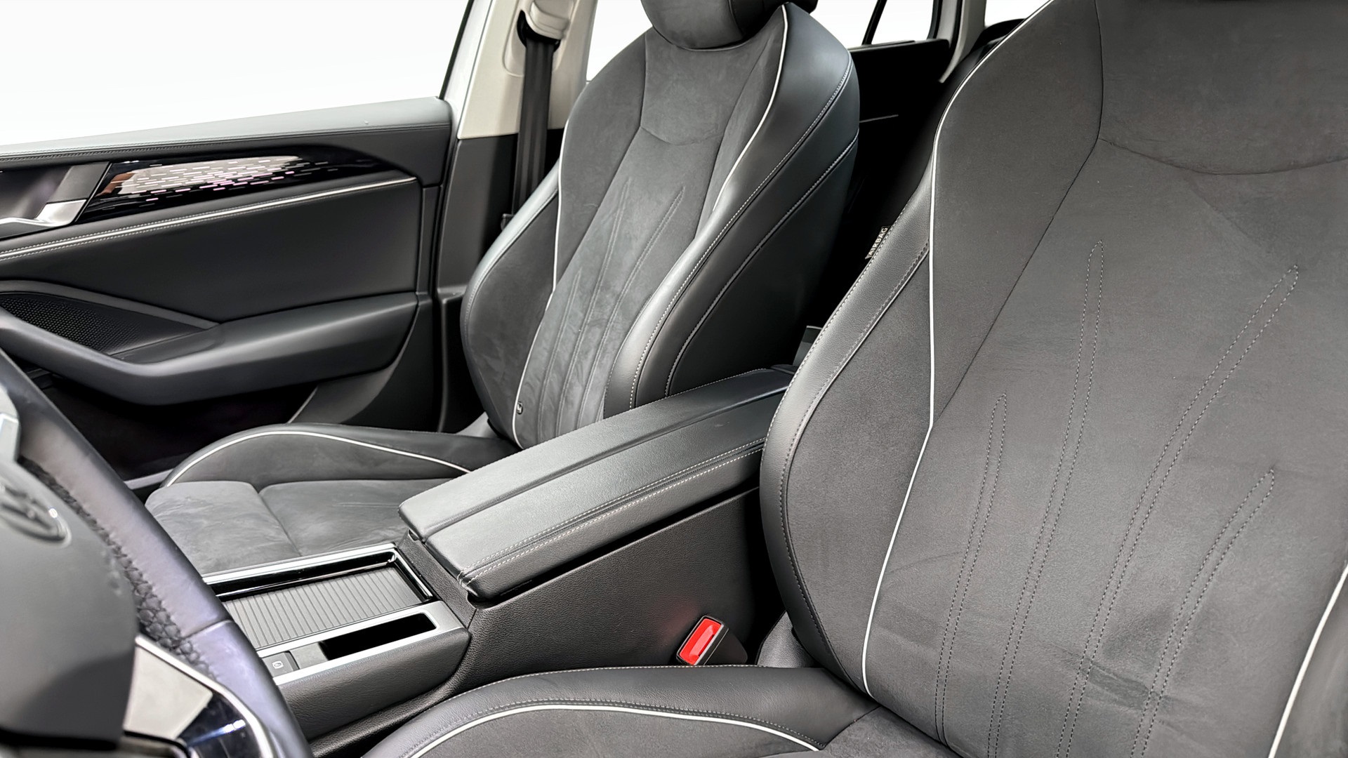 Volkswagen Passat XGM32M